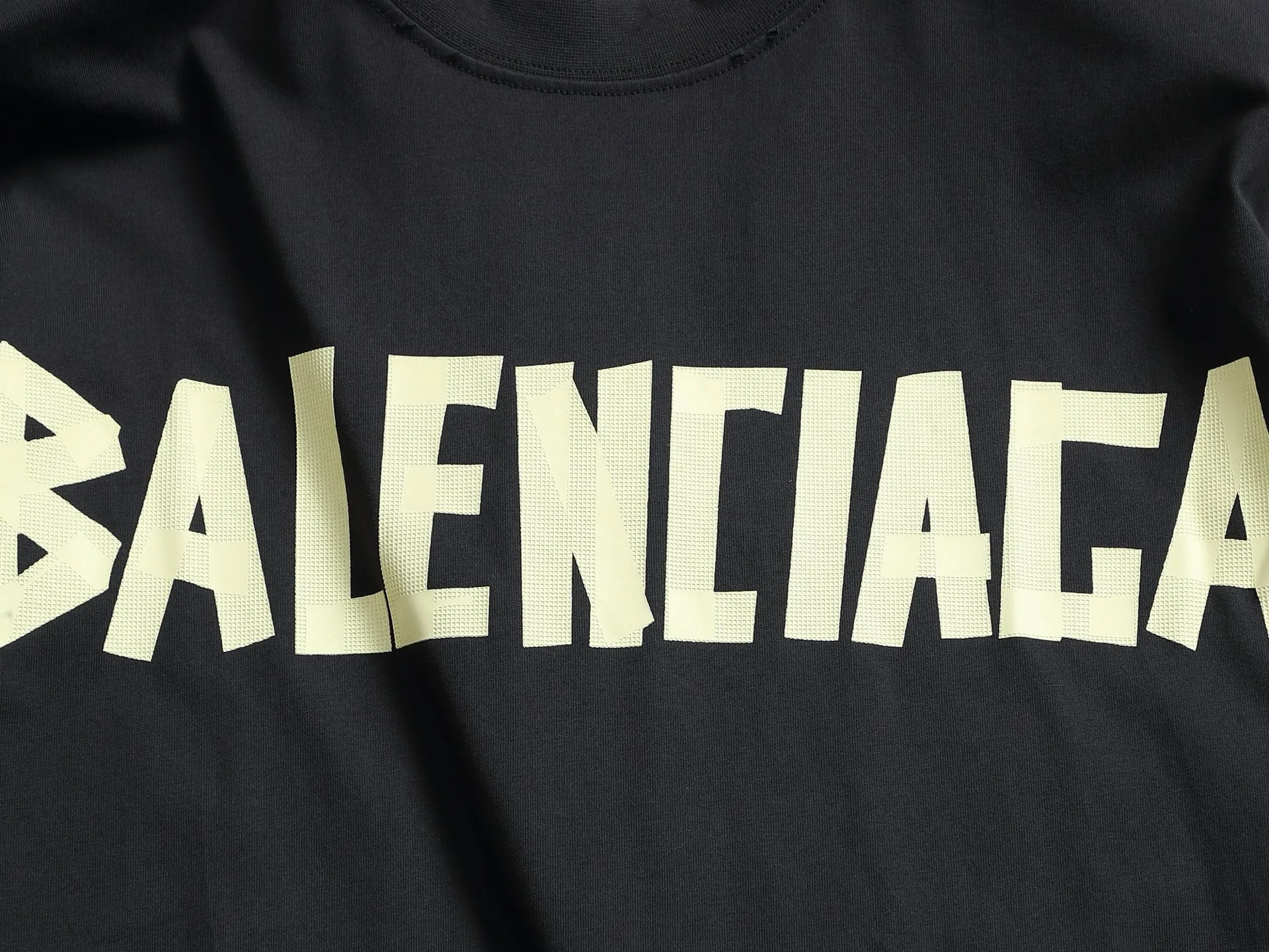 BALENCIAGA 2026 Logo ， Retro Same Style T 320 Versatile : Black Size：XS S M L